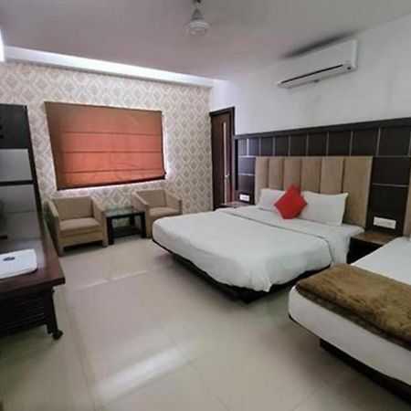 Fabhotel Prime Sapphire Regency Vadodara Extérieur photo
