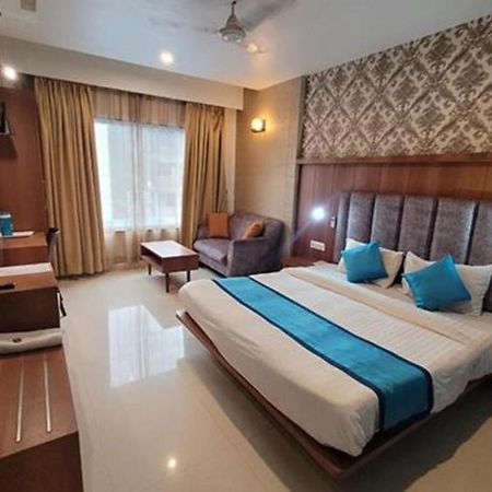 Fabhotel Prime Sapphire Regency Vadodara Extérieur photo