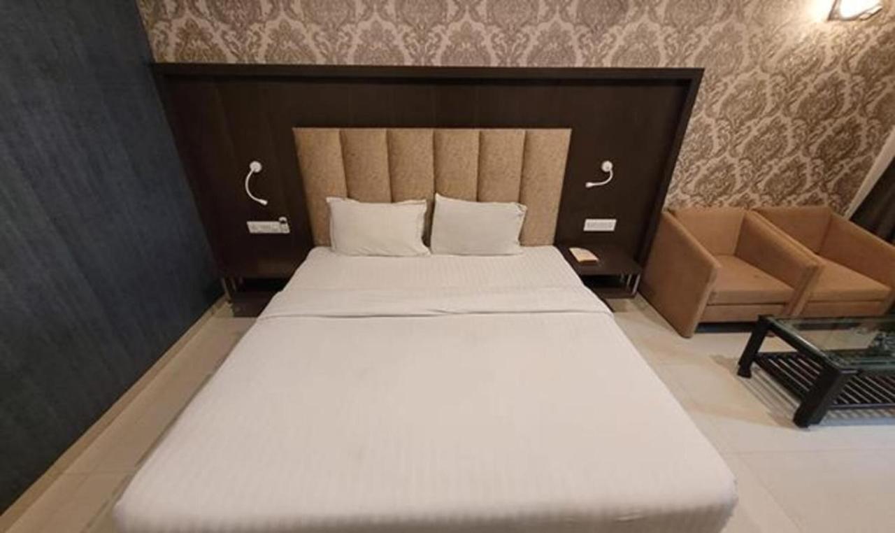 Fabhotel Prime Sapphire Regency Vadodara Extérieur photo