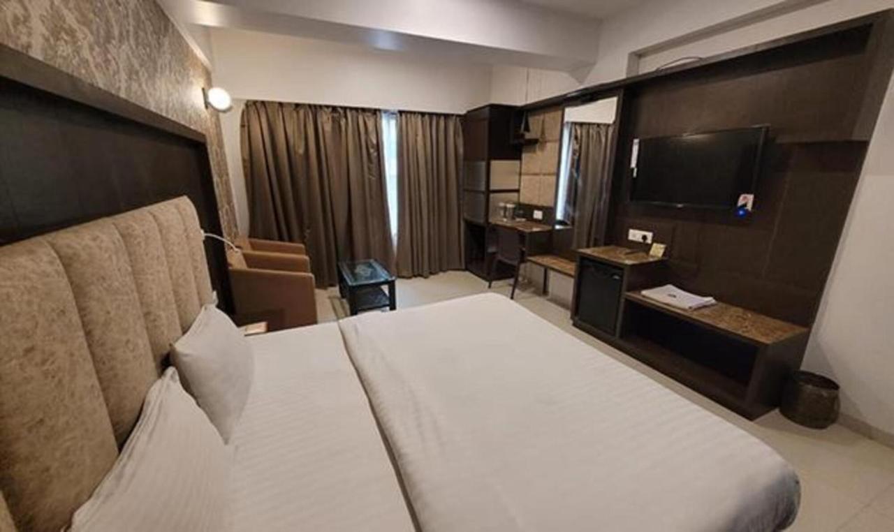 Fabhotel Prime Sapphire Regency Vadodara Extérieur photo